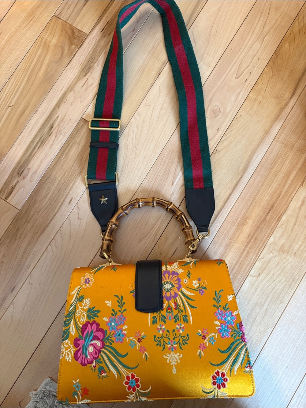 Gucci Yellow Floral Shoulder Bag with Red and Navy Trim - Picture 2 of 3